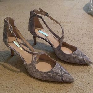 Brand new closed toe snake skin pattern heel